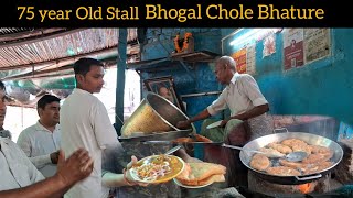 मशहूर quotBhogal Chole Bhaturequot 😋😋  75 Year Old stall in Connaught Place Delhi foodvlog [upl. by Neila]