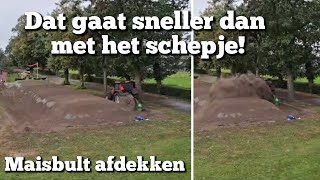 Dat is WAT ANDERS dan met het schepje  Maisbult afdekken  Boer Gerrit vlogt [upl. by Cilegna167]