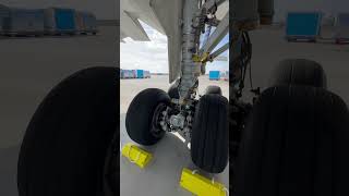 Main Landing Gear 767  supports up to 413k LBS shorts [upl. by Iturhs]