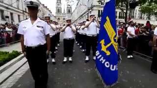 Le Bagad De LannBihoué aux fêtes johanniques Orléans 2014 [upl. by Kristi]