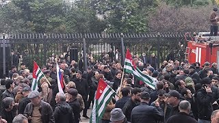 Georgia proteste in Abkhazia contro accordo con Mosca almeno 8 feriti [upl. by Delija]