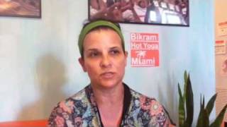 Beneficios de Bikram Hot Yoga Miami en español [upl. by Werdnaed]