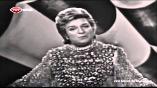 Zeki Müren  Gözlerini Gözlerimden Ayırma Hiç 1972 720p [upl. by Dorweiler]