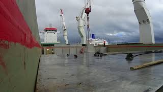 Amazoneborg loading concrete beams for Milne Inlet [upl. by Vania134]