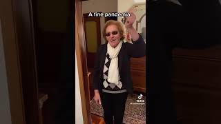 Nonno Severino e Imma le star di Tik Tok con la loro versione di quotStatt alla casaquot [upl. by Pachston]