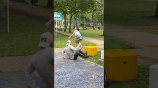 Las pelotas falsas😳🤣 broma de humor🤭 funny prank humor viralvideo shorts funnymoments [upl. by Kapoor906]