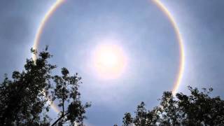 Halo around the sun makes people nervous [upl. by Sailesh]