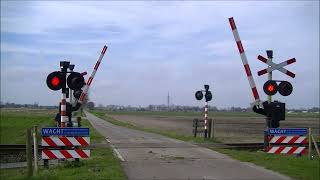 Spoorwegovergang Zuidbroek Muntendam  Dutch railroad crossing [upl. by Meghan878]