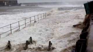 HUGE wave lyme Regis [upl. by Ilujna]