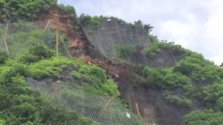 Route du littoral  Eboulement mardi 14 mars 2017 [upl. by Casady]