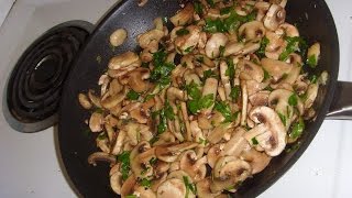 Recette  Recipe  Champignons sautés [upl. by Portuna334]