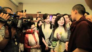 大寶法王Karmapa 2012 抵達 TAIWAN 四月三十日 [upl. by Annaxor134]