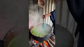 Esta es la segunda parte donde ya se está cocinando la carne de puerco con la salsita de chile largo [upl. by Lletnom]