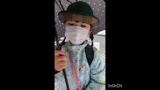 雨が降ってきたので、急遽傘持って降りると、、、テンション高くなる友ちゃんでした😂 [upl. by Gaskill]