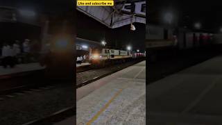 Rrat ma😯😯 bollywood train shorts railway trending youtubeshorts foryou englishsongs summe [upl. by Suaeddaht]