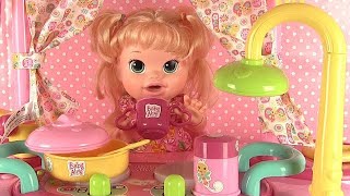 Baby Alive Cuisine Mange et Prend son Bain Cook ‘N Care Set [upl. by Azirb528]