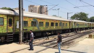 12246 yeshwantpur Howrah Duronto departing from yeshwantpur a complete discription [upl. by Nnayelhsa]