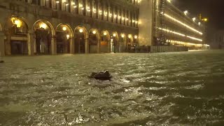 Venezia è acqua alta storica toccati i 187 cm [upl. by Rahmann]