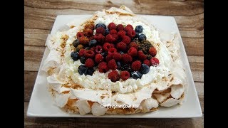 Receta casera de la Pavlova con Frutos del Bosque [upl. by Dachi505]