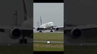 CROSSWIND landing PART 1 aviationfacts aviation aviationcuriosities aircraft avgeek [upl. by Dora]