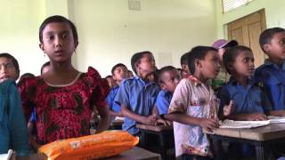 Singende Schulklasse in Bangladesch cbmbd14 [upl. by Akelam]