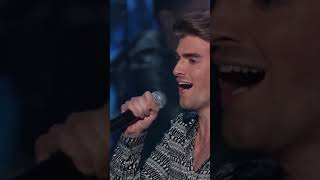 The Chainsmokers Closer ft Halsey Live at the MTV VMAs [upl. by Benito]