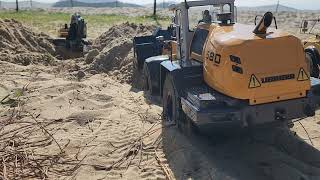 liebherr 580 wheel loader [upl. by Hjerpe]