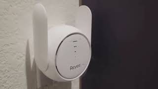 Reyee Wifi Extender Review [upl. by Suoivatnod]