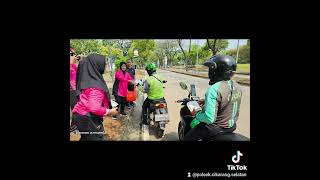 Bhayangkari Polsek Cikarang Selatan melaksanakan kegiatan Jumat Berkah dengan membagikan makanan [upl. by Brandy]