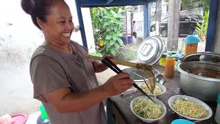 MIE AYAM LEGENDA GEROBAK BIRU SUDAH JUALAN 20 TAHUN  STREET FOODS VILLAGE [upl. by Anaeco]