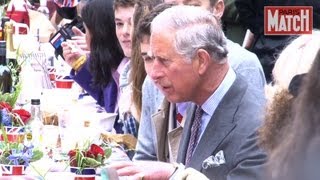 Le prince Charles à table avec ses sujets [upl. by Schou]