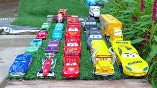 Clean up minicars Lightning mcqueenamp disney car convoys Play in the garden [upl. by Bette430]