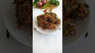 Street Style palak pakoda palak bhajiyaSpinach pakora [upl. by Hanauq]