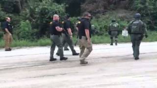 SWAT team searches for suspect in Pasco [upl. by Yhtnomit]