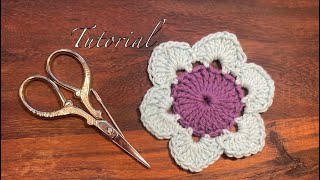 Easy TwoColored Crochet Flower Tutorial for Beginners 🌸 Hæklede retro blomst  nem at hækle🌸 [upl. by Aryt358]