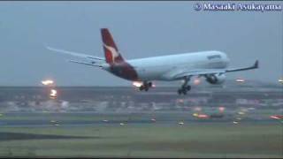 Crosswind Landing  by Qantas Airbus A330300 【VHQPG】 [upl. by Ecnav]