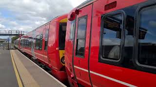 Gatwick Express arrive at the Gatwick Airport station [upl. by Nomed]