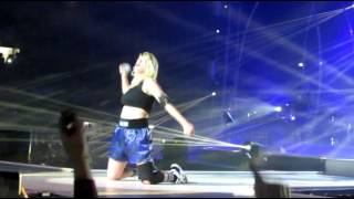 Emma Marrone  Cercavo Amore Live  Palalottomatica Roma [upl. by Tore64]