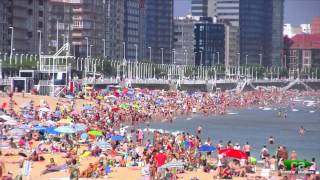 La Playa de San Lorenzo en Gijón  Xixón [upl. by Ahseenat596]