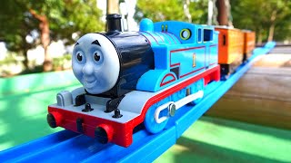 Thomas Plarail☆Big Thomas Coal Carrying Outdoor Course Golden Pig [upl. by Rianon454]