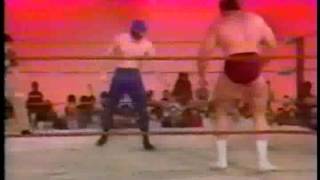 MEMPHIS Debut Paul Ellering vs Avenger WRESTLING 1979 [upl. by Nuhsar]