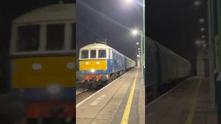 Class 86 passing Acton bridge with a 5 tone trainvideos railway class86 trainsatspeed trains [upl. by Anne-Corinne]