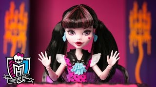 Monster High in the Fall  Fangtastic Fall Series  Monster High [upl. by Dorelle]