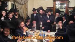 Modzitz Rebbe Singing With Bentzion Shenker Part 2 [upl. by Noseaj187]