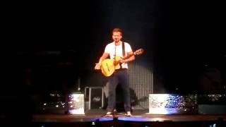 Pablo Alborán en Sevilla  A Pastora capella [upl. by Atilol]