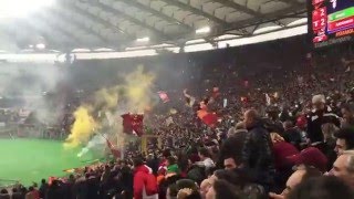 Derby doppietta di Totti e la Curva Sud impazzisce AS Roma  SS Lazio 11012015 [upl. by Kirchner]