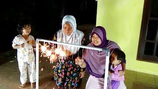 SERUNYA Balita Lucu Bermain Kembang Api  fireworks for kids [upl. by Scurlock412]