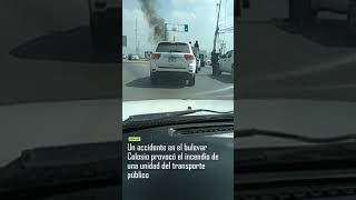 Un accidente en el bulevar Colosio provocó el incendio de una unidad del transporte público [upl. by Anyr]