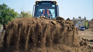 Cat 963K Track loader Leveling Piles of Dirt [upl. by Gusta106]