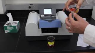 How to use a spectrophotometer Spectronic 200E [upl. by Eah]